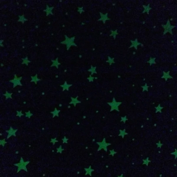 Pimedas helendav tapeet tähtedega