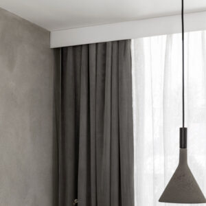 Декоративный плинтус CF2S Wallstyl перед шторой